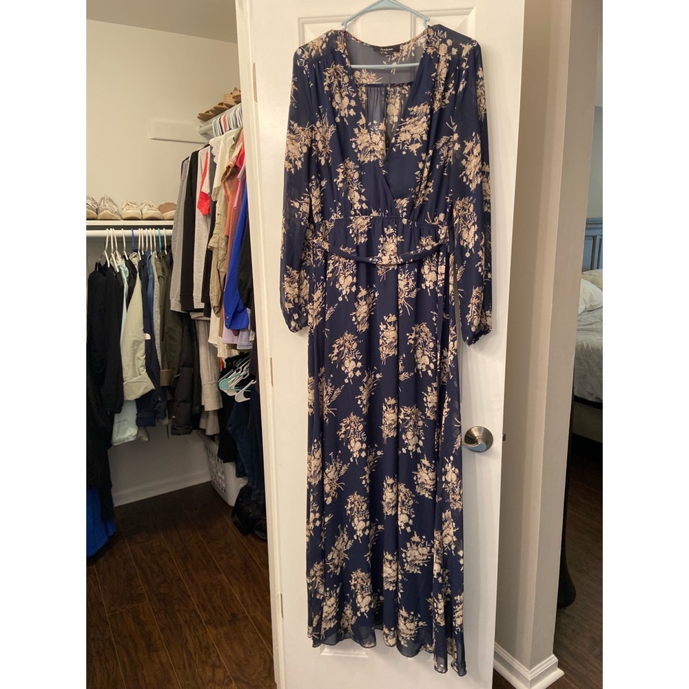 Aakaa long sleeve maxi dress